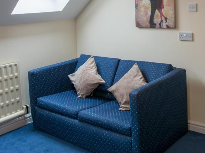 The Olde Peculiar Hotel Rugeley Room photo
