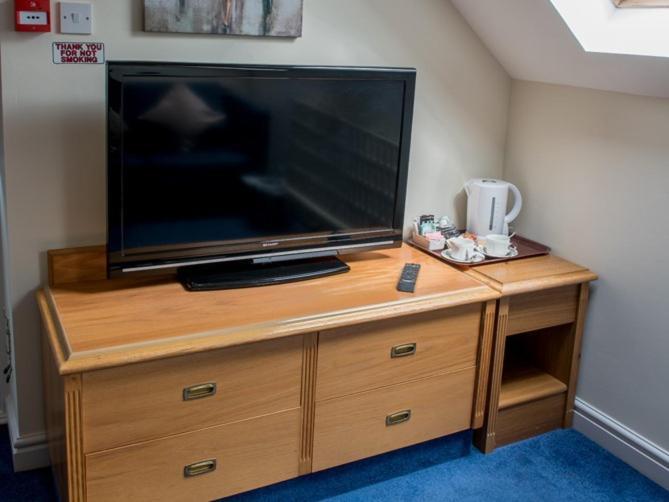 The Olde Peculiar Hotel Rugeley Room photo